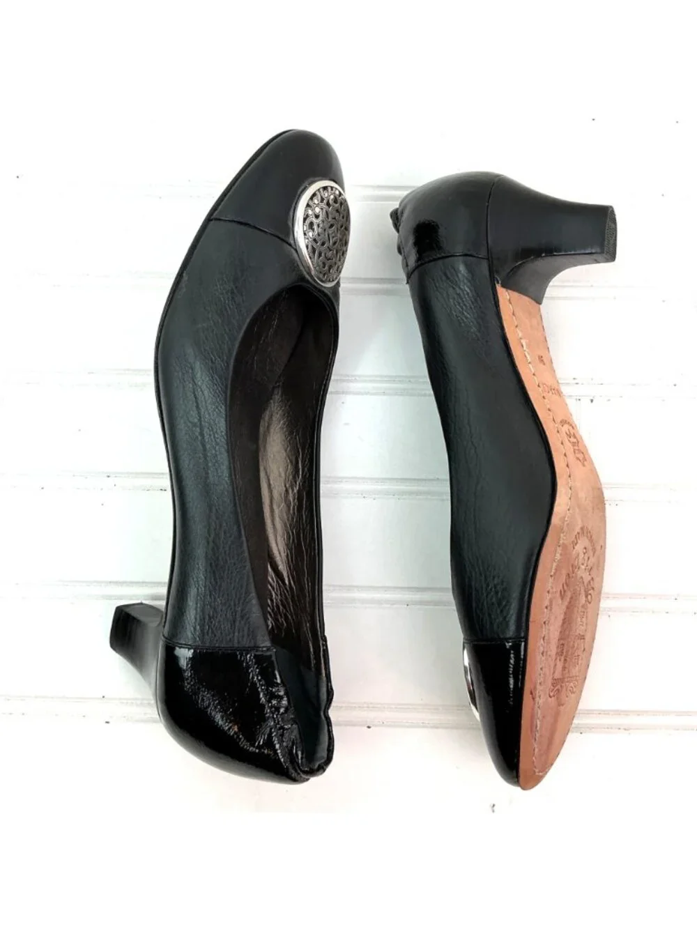 Brighton Marci Medallion Leather Kitten Herl Pumps Womens 9M Black Bench Made In